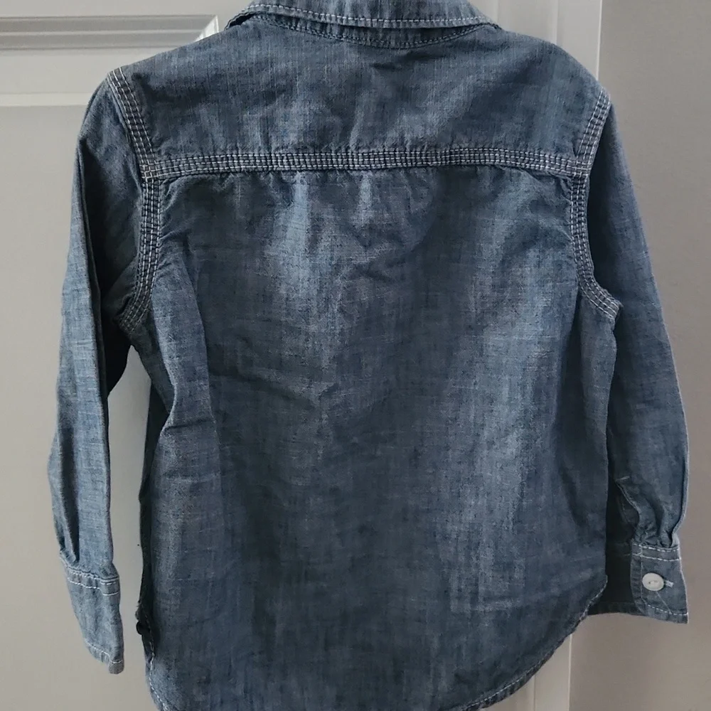 Gap Bundle Of Toddler Button Downs Size 3T - Picture 4 of 9